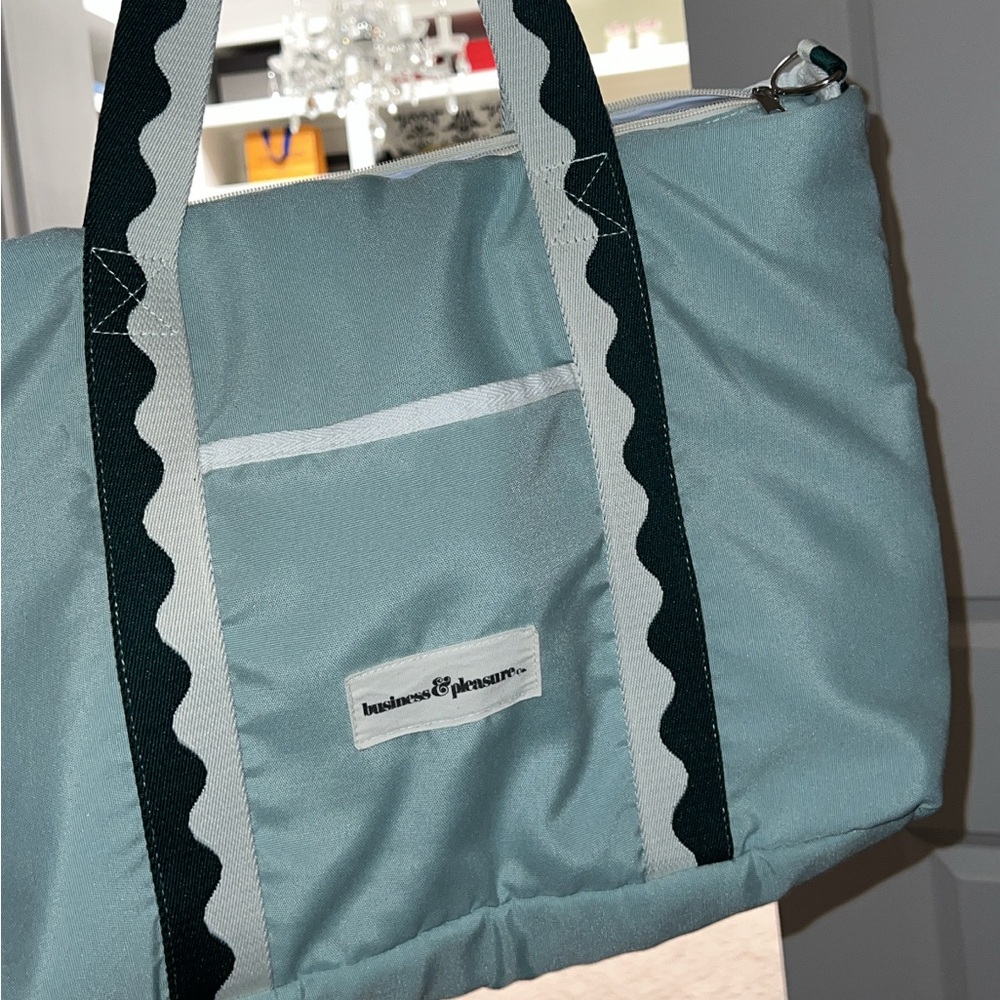 Business & Pleasure THE HOLIDAY COOLER TOTE BAG - RIVIE GREEN